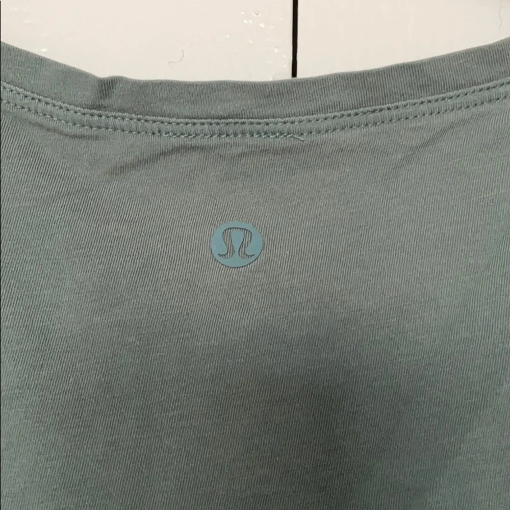 Lululemon front tie crop shirt sz: 6 grey sage - Picture 4 of 4